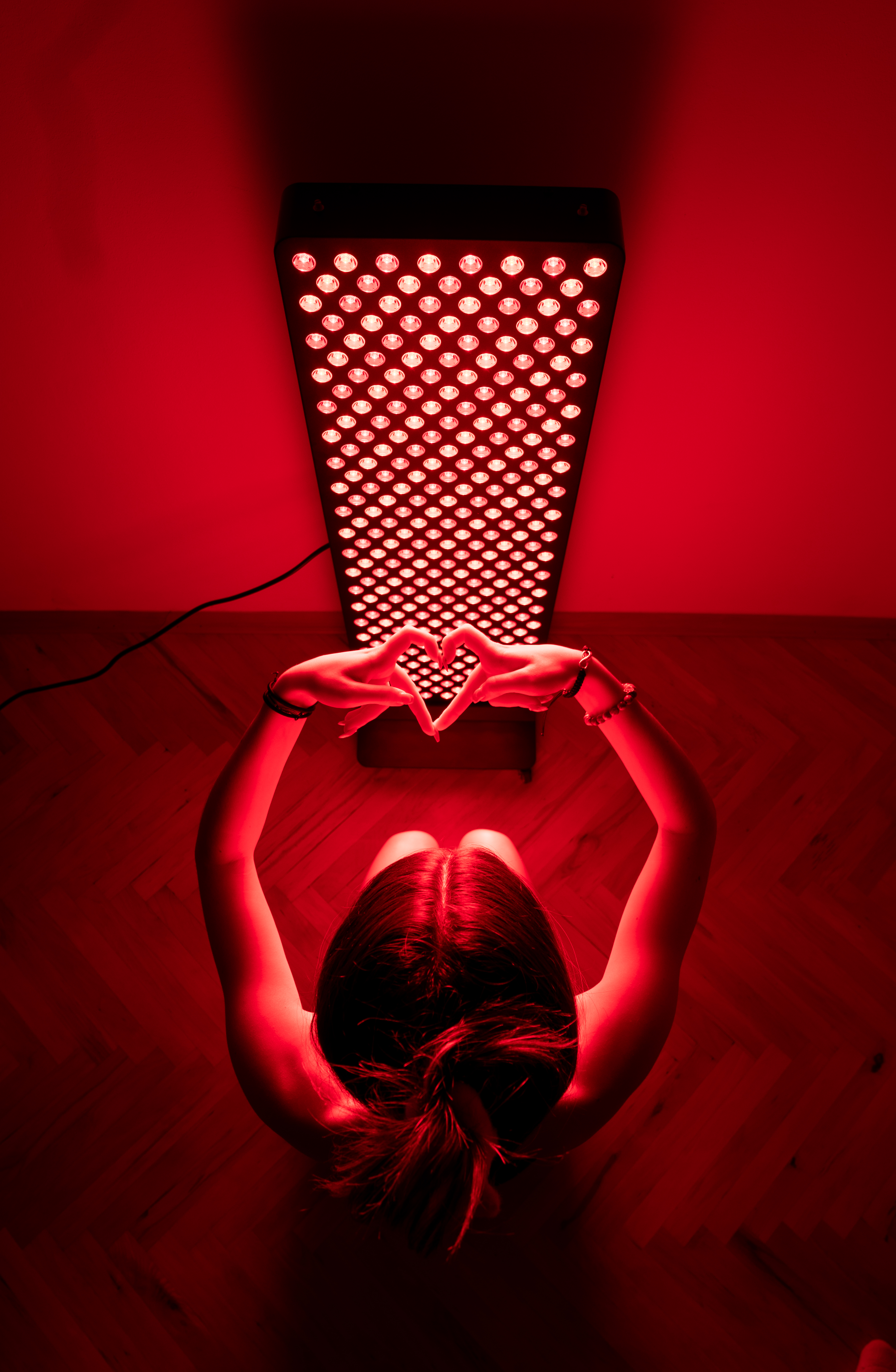 Domácí použití infrapanelu MAXI s červeným a infračerveným světlem